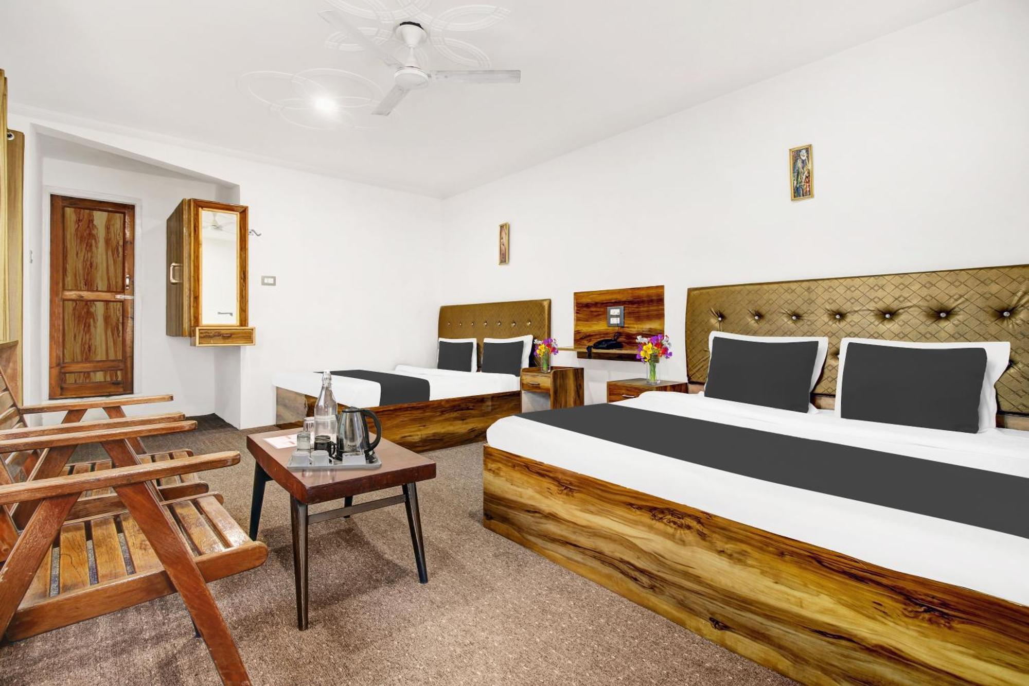 Hotel Collection O Dal Srinagar (Jammu and Kashmir)